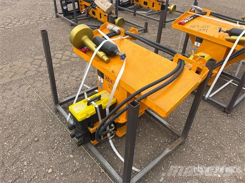  GIYI GY-AD680 47 in Skid Steer Post Driver (Unused Oprema za ograje