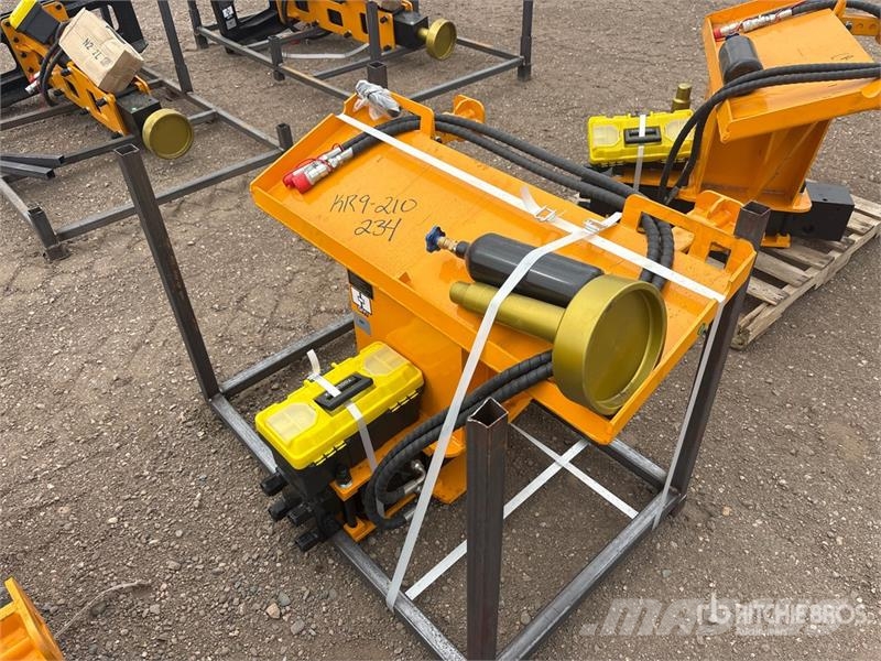  GIYI GY-AD680 47 in Skid Steer Post Driver (Unused Oprema za ograje