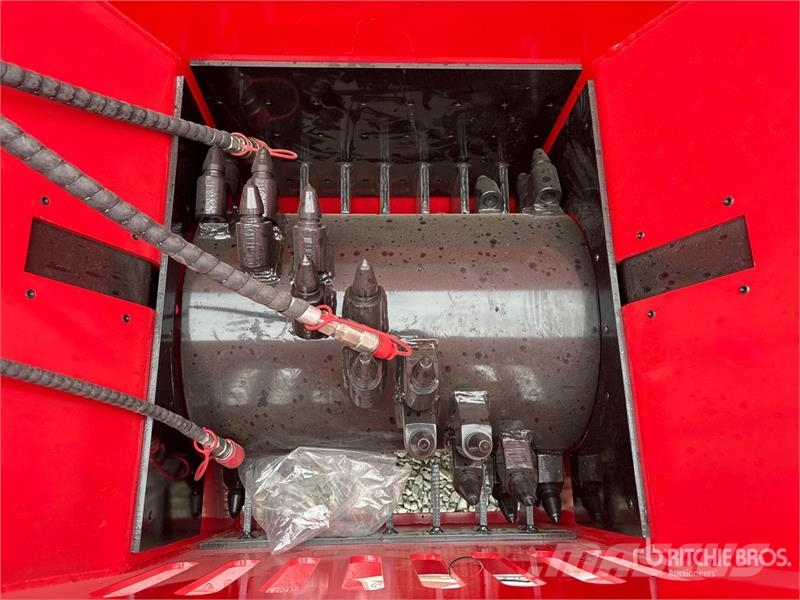 GIYI GY-BC72 72 in Skid Steer Crusher (Unused) Other components