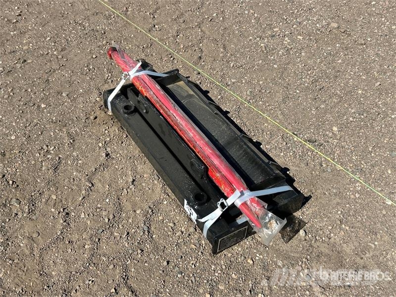GIYI GY-BF39 39 in Mini Skid Steer Bale Spear (Unu Diger parçalar