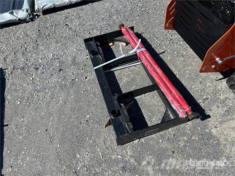  GIYI GY-BF47 47 in Skid Steer Bale Spear (Unused) 其他组件