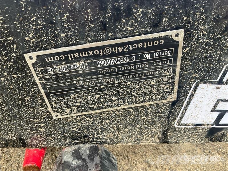  GIYI GY-BF47 47 in Skid Steer Bale Spear (Unused) 其他组件