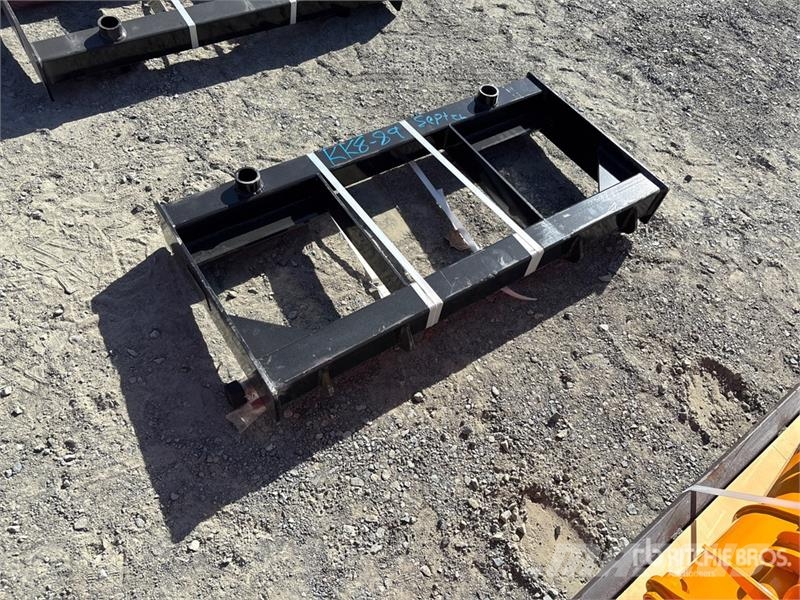 GIYI GY-BF47 47 in Skid Steer Bale Spear (Unused) Other components