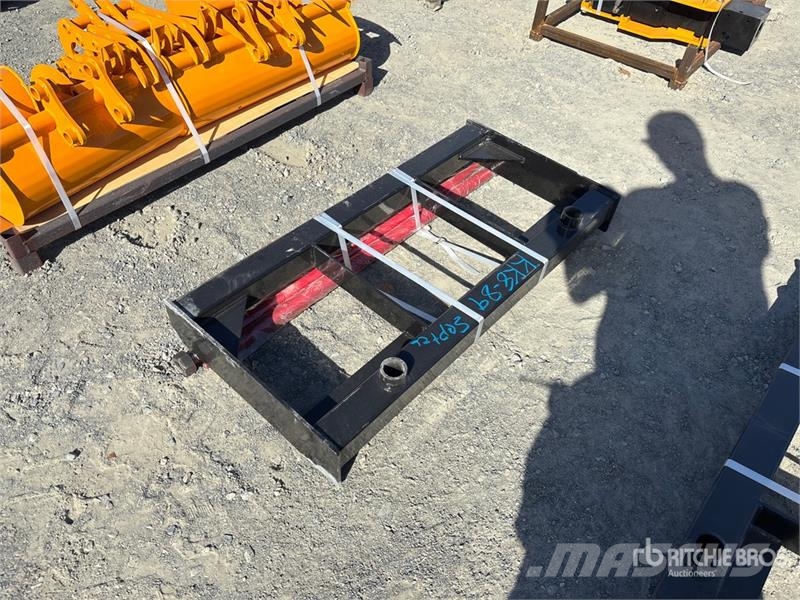 GIYI GY-BF47 47 in Skid Steer Bale Spear (Unused) Other components