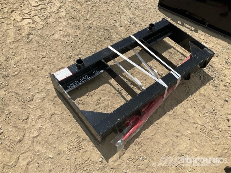 GIYI GY-BF47 47 in Skid Steer Bale Spear (Unused) Other components