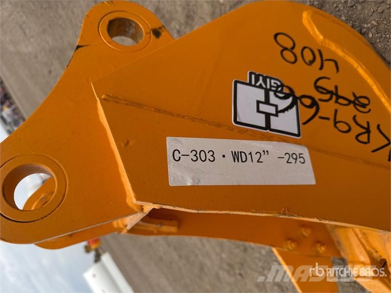 GIYI GY-BK 12 in Excavator Bucket - Fits Cat 303 ( Žlice