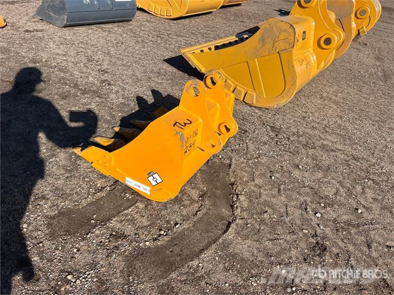 GIYI GY-BK 24 in Digging Excavator Bucket - Fits C Skovle