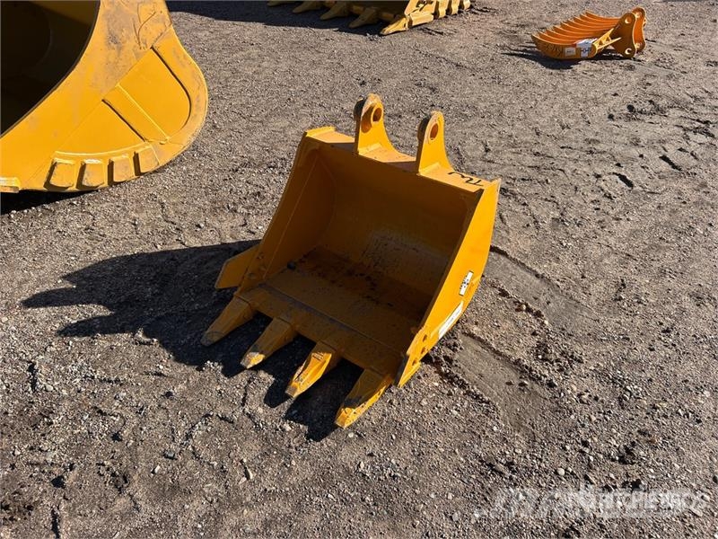GIYI GY-BK 24 in Digging Excavator Bucket - Fits C Skovle
