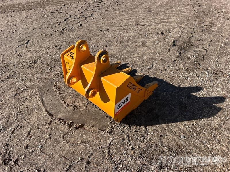 GIYI GY-BK 24 in Digging Excavator Bucket - Fits C Skovle