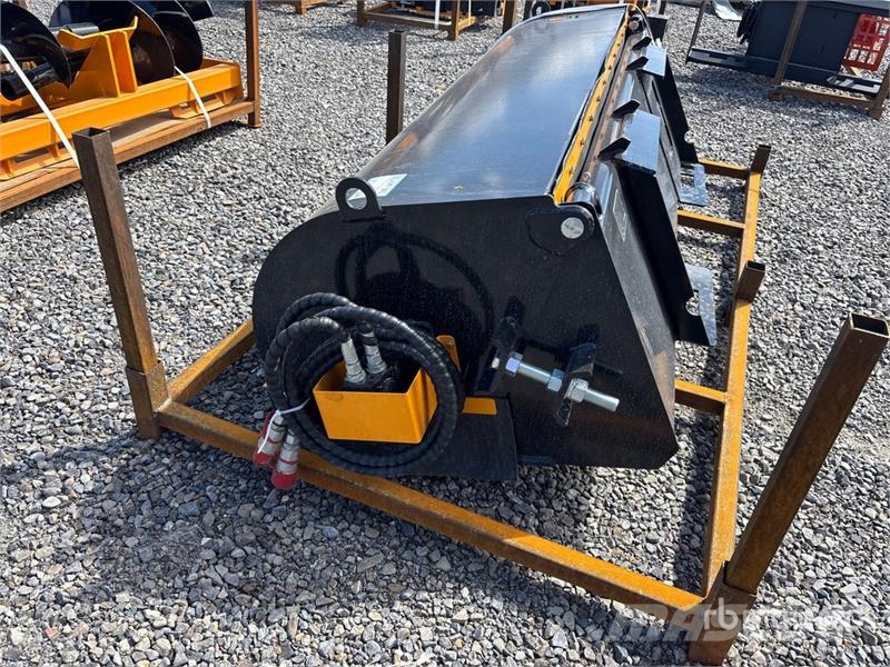GIYI GY-BS72 72 in Skid Steer Sweeper (Unused) Četke