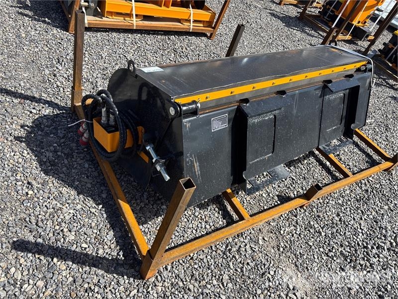 GIYI GY-BS72 72 in Skid Steer Sweeper (Unused) Četke