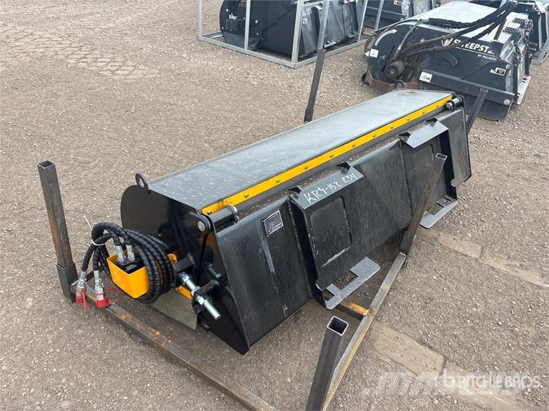 GIYI GY-BS72 72 in Skid Steer Sweeper (Unused) Spazzole