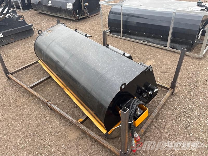 GIYI GY-BS72 72 in Skid Steer Sweeper (Unused) Spazzole