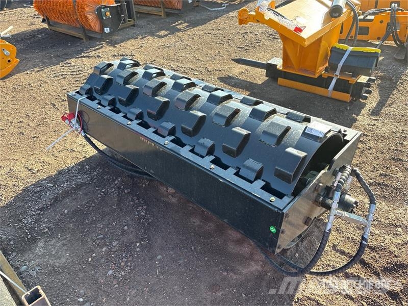 GIYI GY-CW70 59 in Padfoot Skid Steer Vibratory Ro 롤러