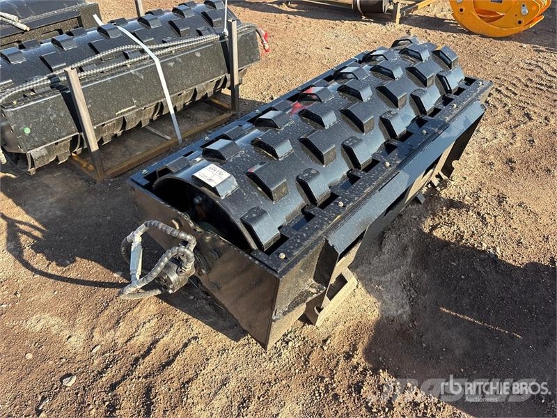 GIYI GY-CW70 59 in Padfoot Skid Steer Vibratory Ro 롤러