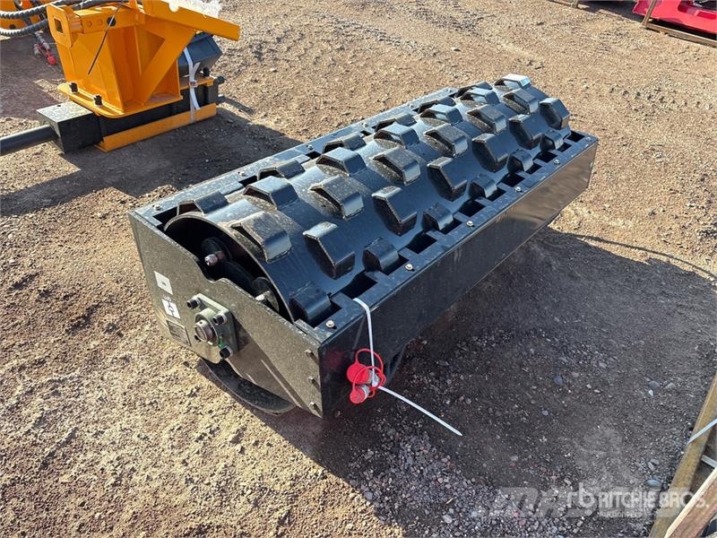 GIYI GY-CW70 59 in Padfoot Skid Steer Vibratory Ro 롤러