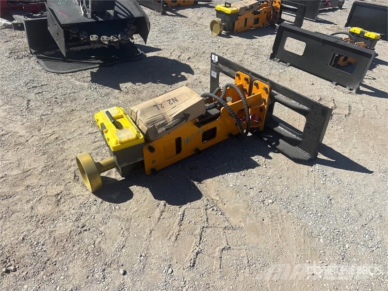  GIYI GY-D680 45 in Skid Steer Post Driver (Unused) Piirdeaia varustus
