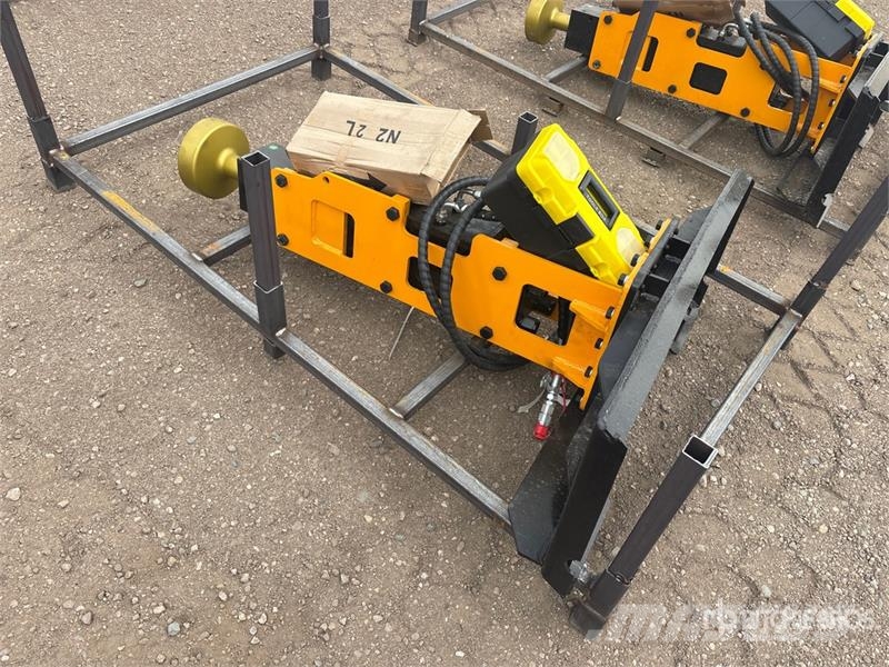  GIYI GY-D680 45 in Skid Steer Post Driver (Unused) Oprema za ograje