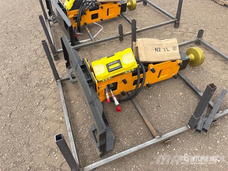 GIYI GY-D680 56 in Skid Steer Post Driver (Unused) Equipos de vallado