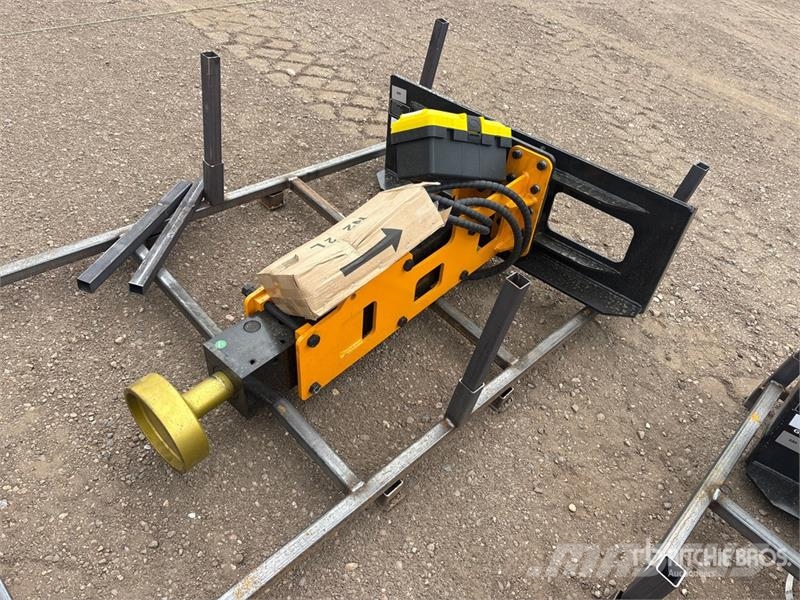  GIYI GY-D680 56 in Skid Steer Post Driver (Unused) Equipos de vallado