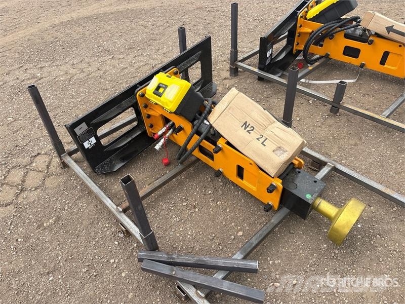  GIYI GY-D680 56 in Skid Steer Post Driver (Unused) Equipos de vallado