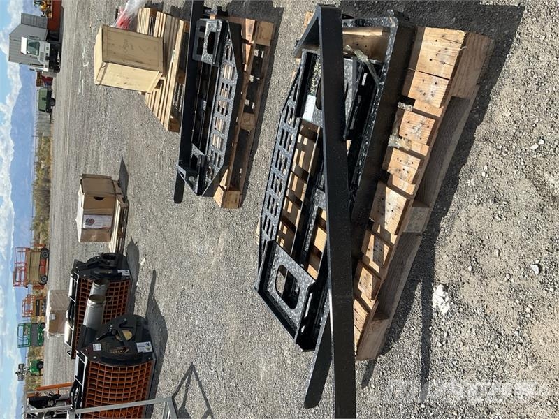 GIYI GY-DHC 46 in Skid Steer Forks (Unused) Вили