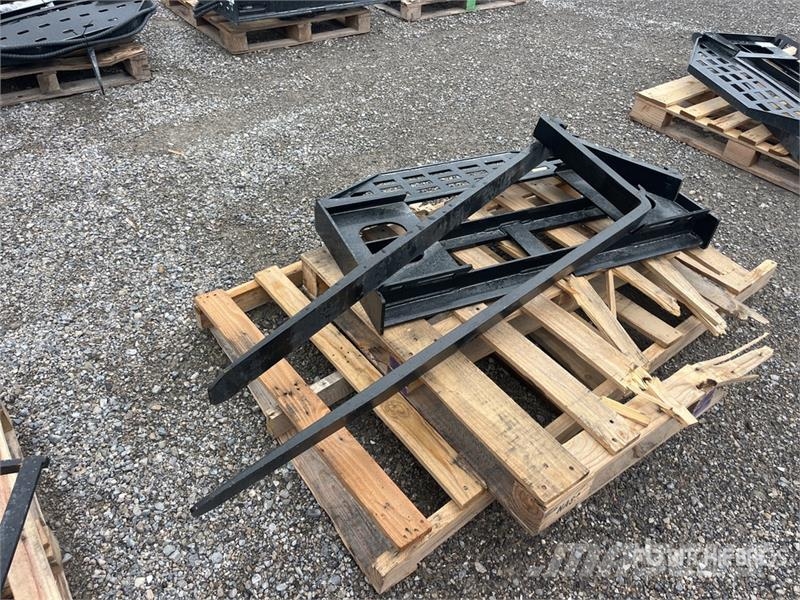  GIYI GY-DHC 60 in Skid Steer Forks (Unused) شوكات