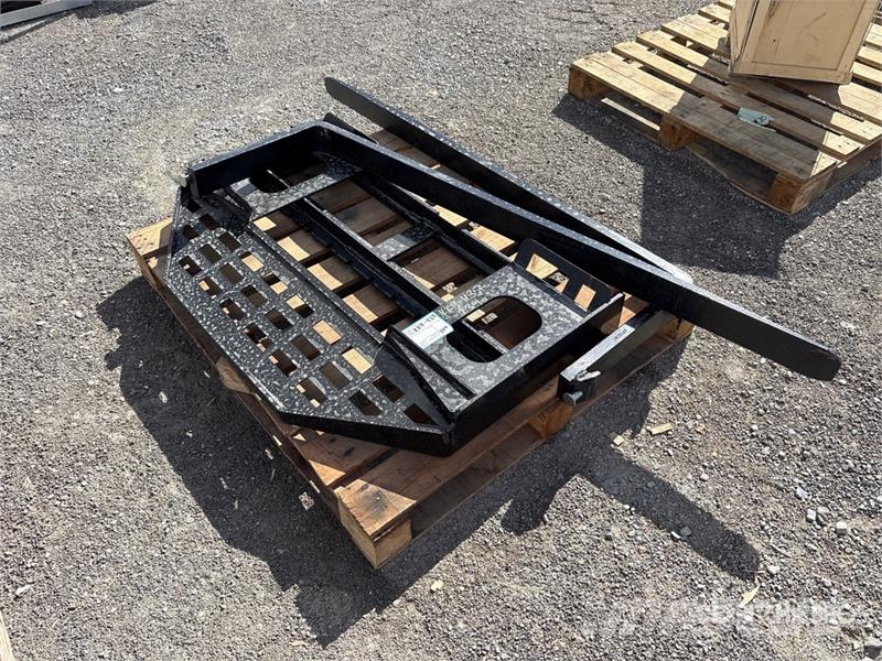 GIYI GY-DHC 60 in Skid Steer Forks (Unused) Pallgafflar