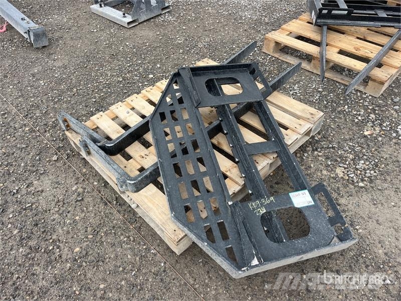GIYI GY-DHC 60 in Skid Steer Forks (Unused) Forks