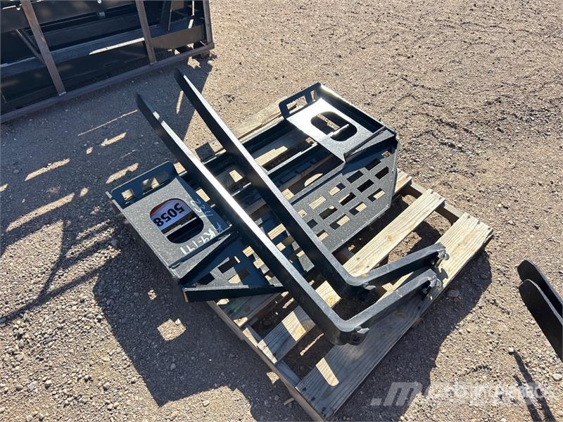  GIYI GY-DHC 60 in Skid Steer Forks (Unused) شوكات