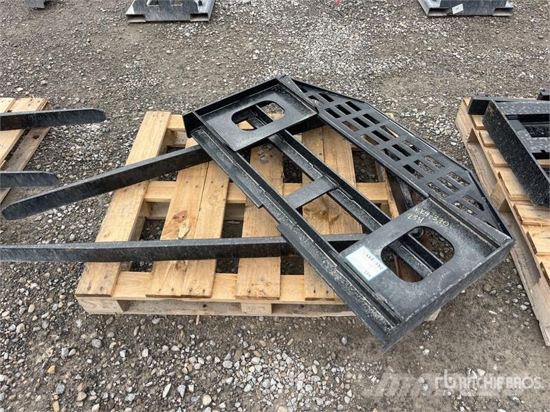  GIYI GY-DHC 60 in Skid Steer Forks (Unused) شوكات