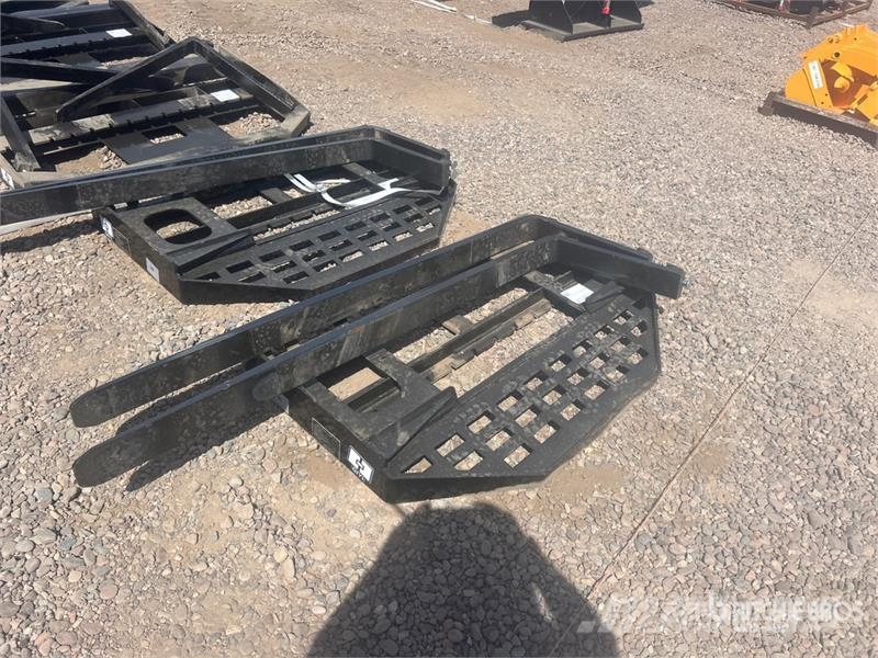 GIYI GY-DHC Skid Steer Forks (Unused) Garfos