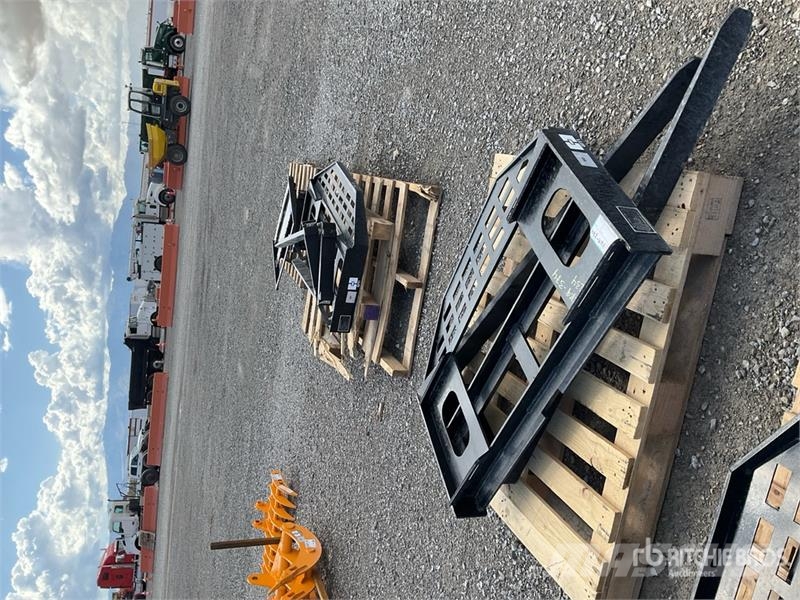  GIYI GY-DHC Skid Steer Forks (Unused) 지게차