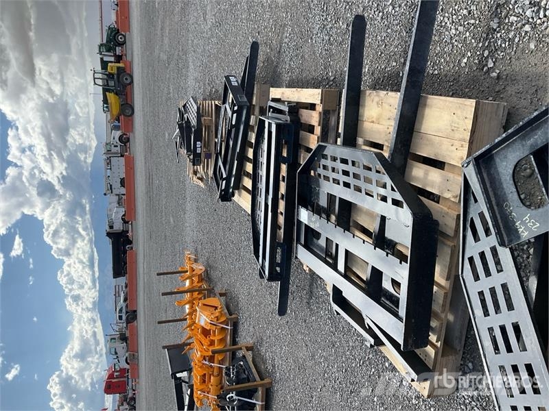 GIYI GY-DHC Skid Steer Forks (Unused) 지게차