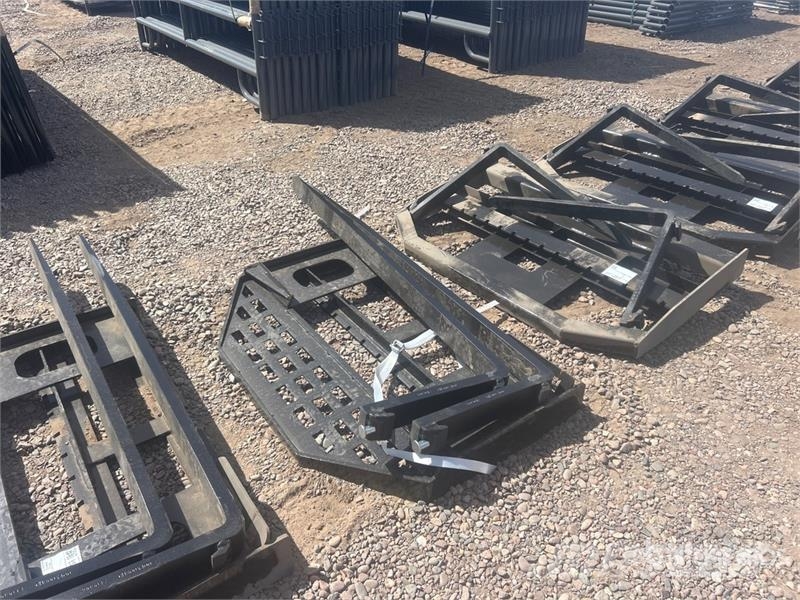 GIYI GY-DHC Skid Steer Forks (Unused) Garfos