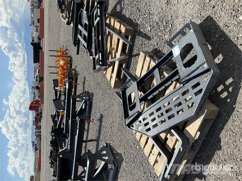  GIYI GY-DHC Skid Steer Forks (Unused) 지게차