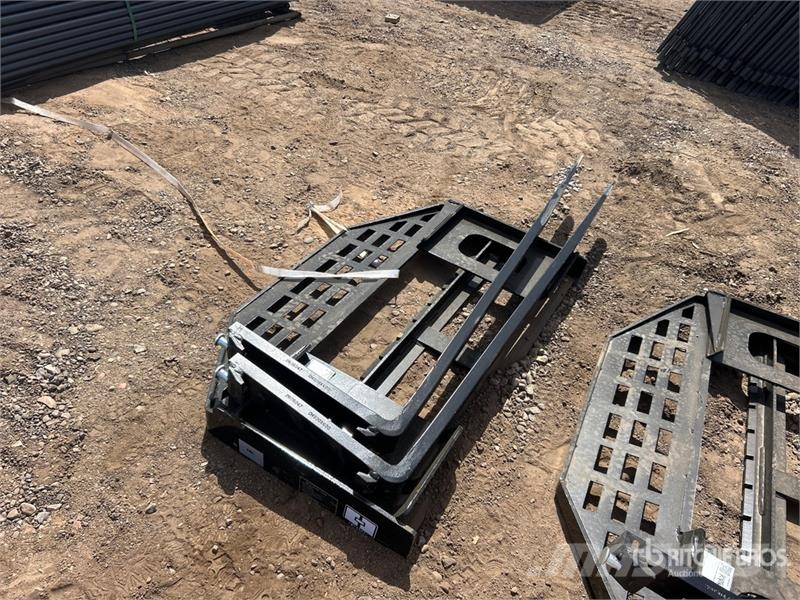 GIYI GY-DHC Skid Steer Forks (Unused) Garfos