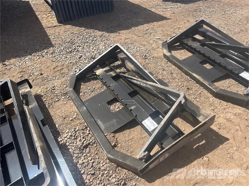 GIYI GY-FR47 29 in Mini Dingo Skid Steer Forks (Un 지게차
