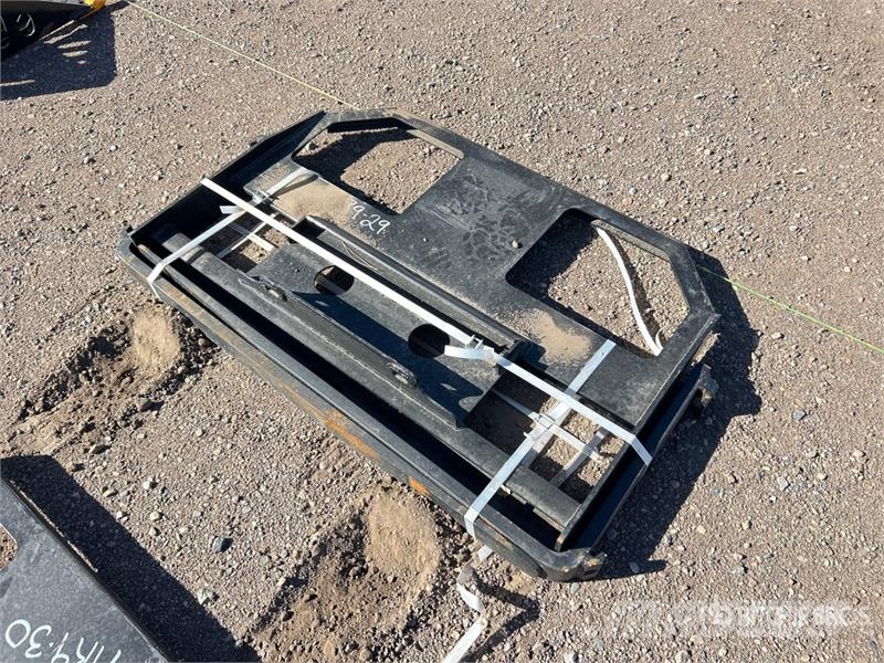  GIYI GY-FR47 48 in Mini Skid Steer Forks (Unused) Vilice