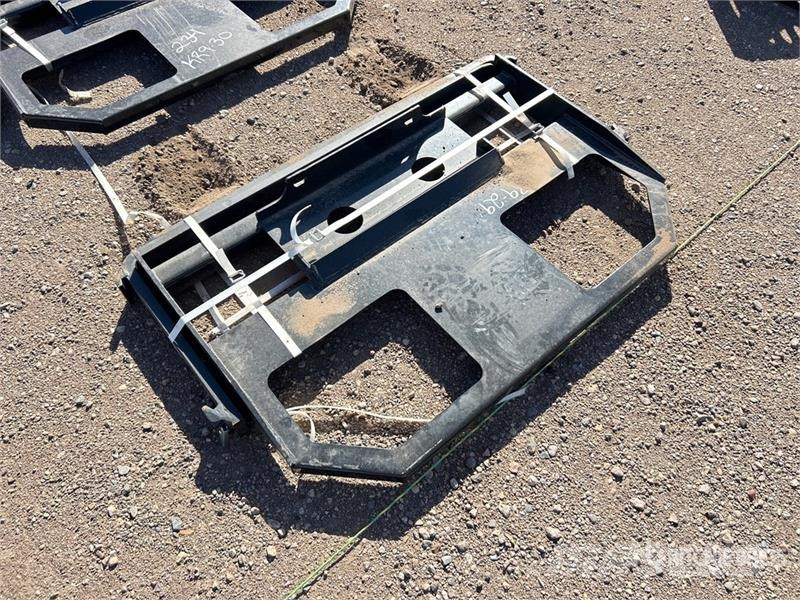  GIYI GY-FR47 48 in Mini Skid Steer Forks (Unused) Vilice
