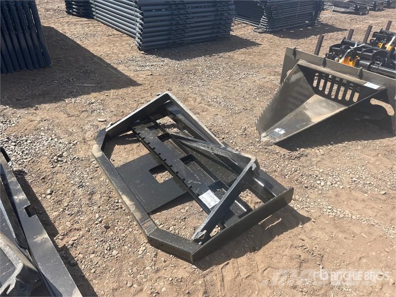 GIYI GY-FR47 Dingo Skid Steer Forks (Unused) Garfos