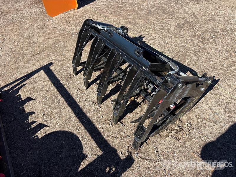 GIYI GY-MCLG60 44 in Mini Skid Steer Grapple (Unus Grabeži