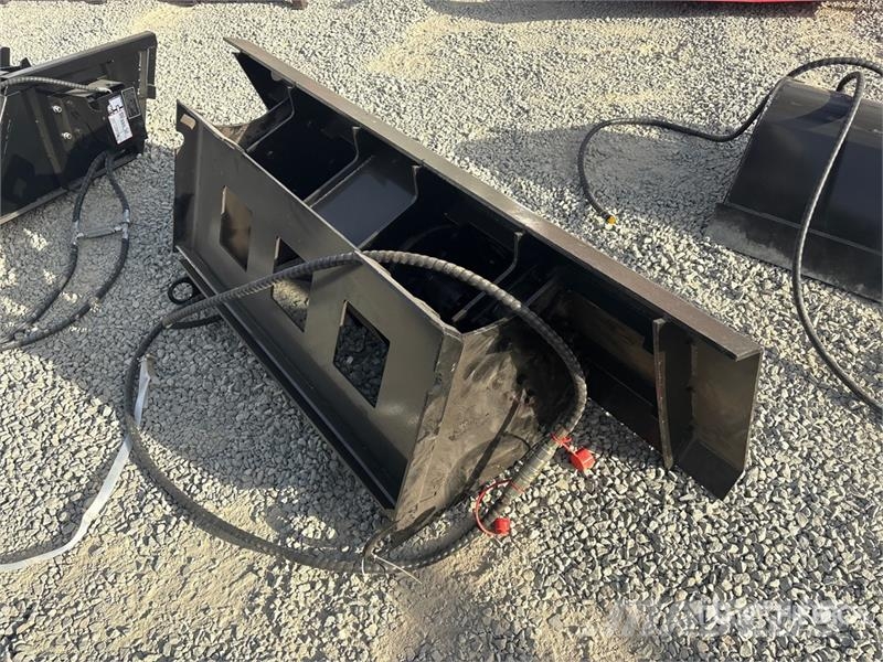  GIYI GY-PC71 71 in Skid Steer Plate Compactor (Unu Vibratoare