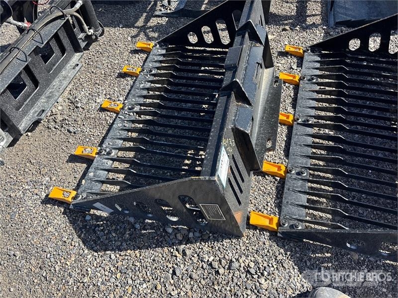 GIYI GY-RB44 24 in Skeleton Mini Skid Steer Bucket Kauhat