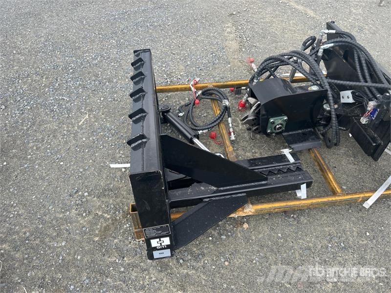 GIYI GY-TP45 25 in Skid Steer Post Puller (Unused) Other components