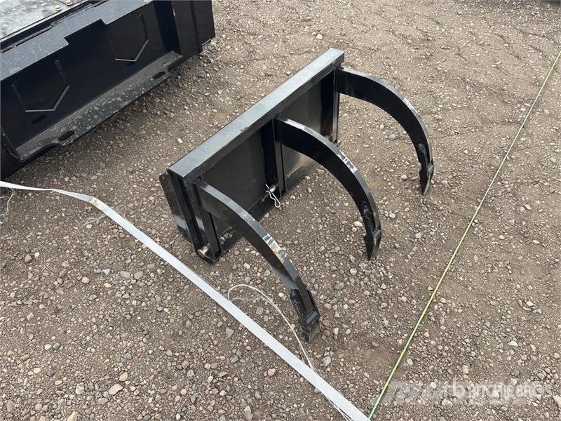 GIYI GY-TRP12 25 in Three Teeth Skid Steer Ripper Rahljalniki
