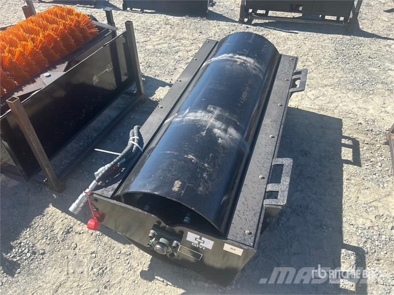  GIYI GY-VR59 59 in Skid Steer Vibratory Roller (Un مداحل