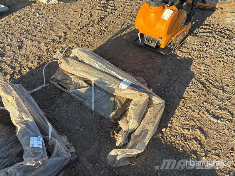 GIYI GY-XHC Mini Skid Steer Forks (Unused) 지게차