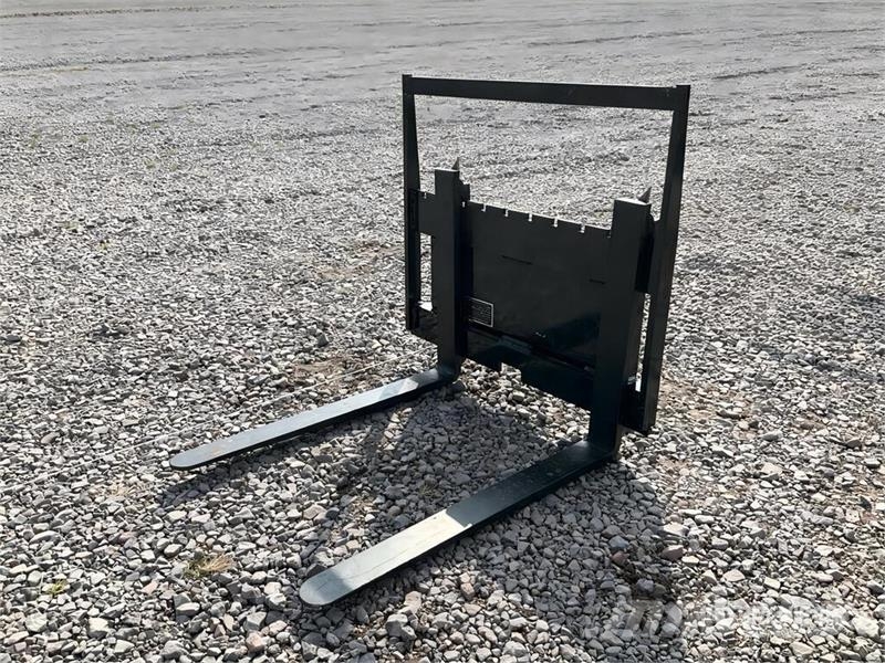 GIYI GY-XHC Mini Skid Steer Forks (Unused) Garfos