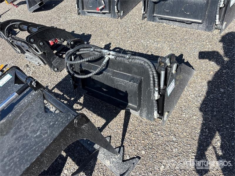 GIYI GY-XKH39 24 in Multi-Purpose Mini Skid Steer Kauhat